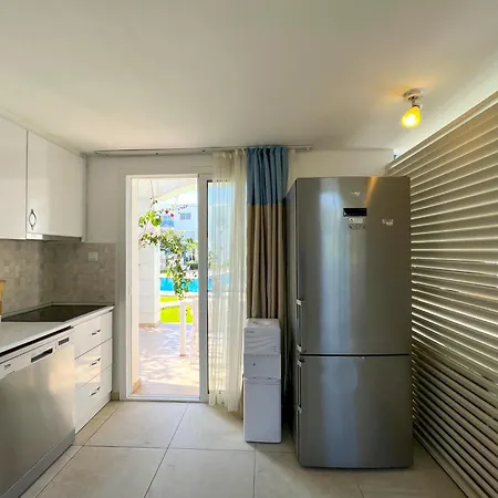 Garden Loft With Pool In Alsancak Kyrenia By Holidaykeys アパート キレニア