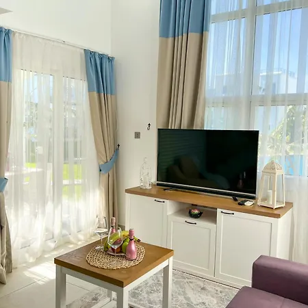 Garden Loft With Pool In Alsancak Kyrenia By Holidaykeys Διαμέρισμα