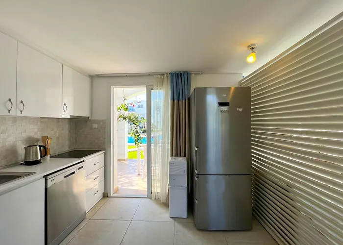 Garden Loft With Pool In Alsancak Kyrenia By Holidaykeys Daire Girne