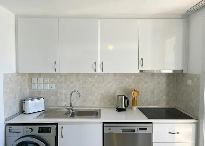 Garden Loft With Pool In Alsancak Kyrenia By Holidaykeys Daire Girne